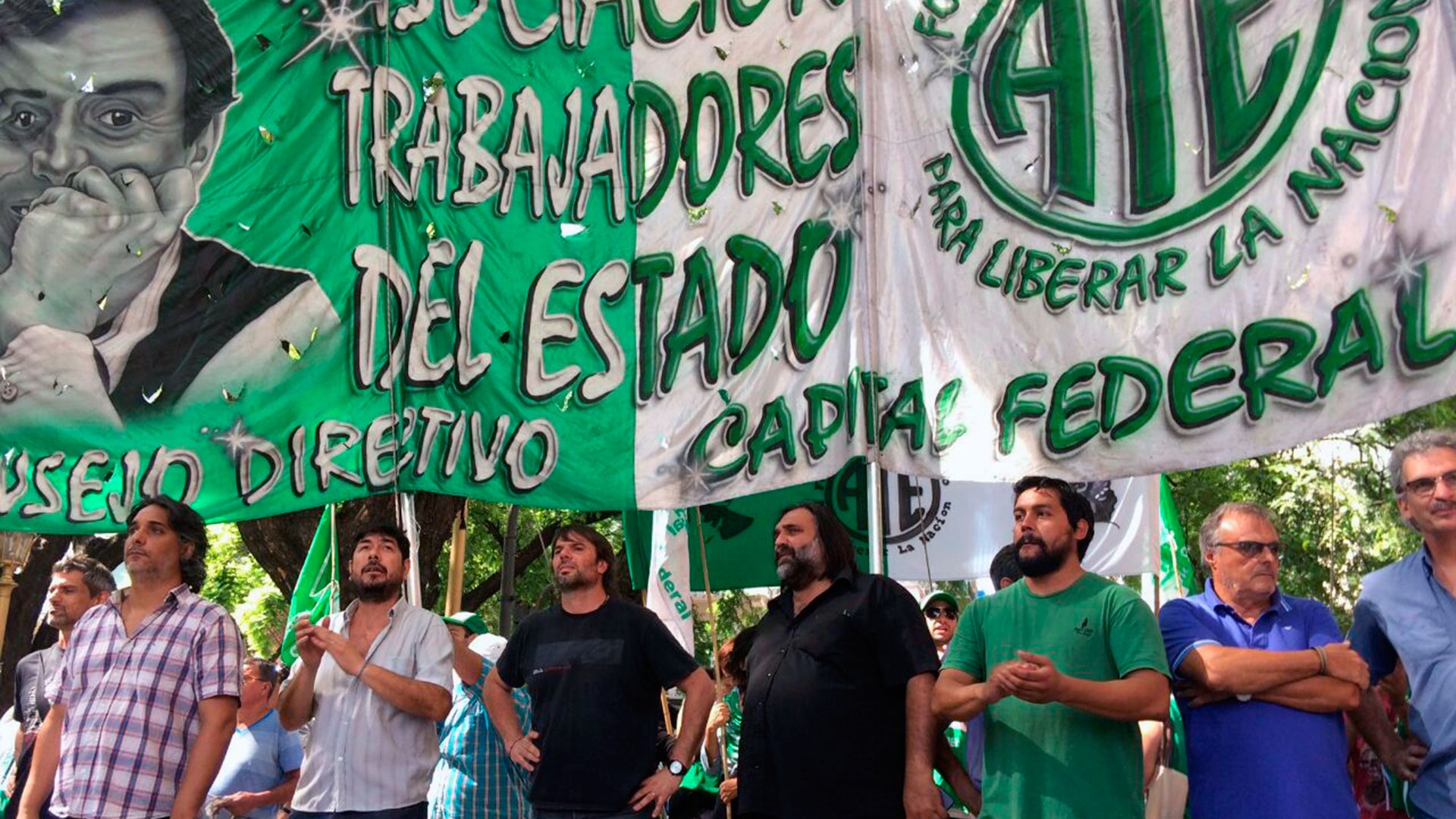 Estamos en el E2030 reclamando por los <strong>despidos en Educación</strong>