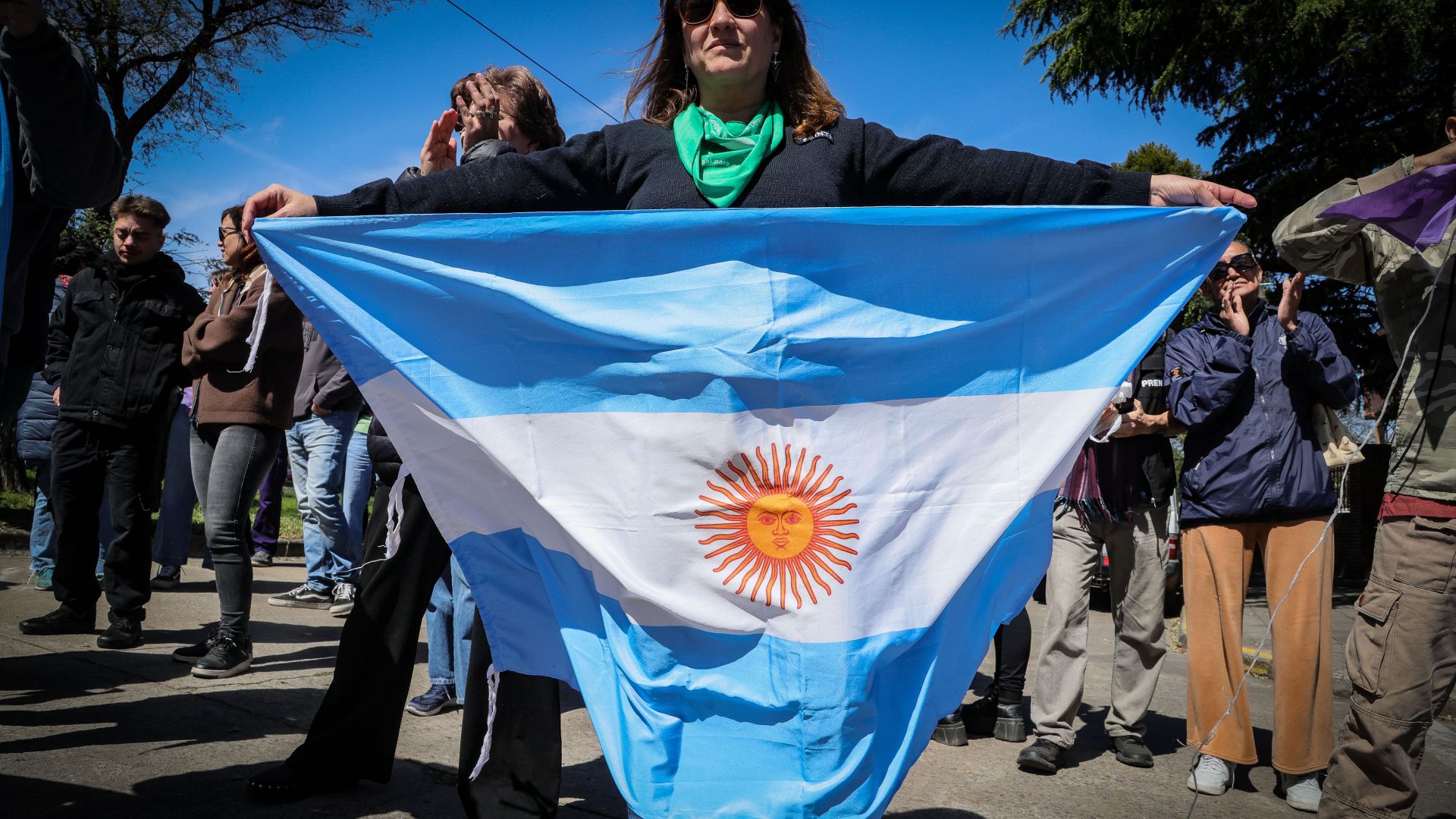 Banderazo en las puertas del Centro Atómico Constituyentes (CAC)